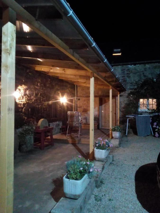 Le Vieux Moulin Bed & Breakfast Goudelin Ngoại thất bức ảnh