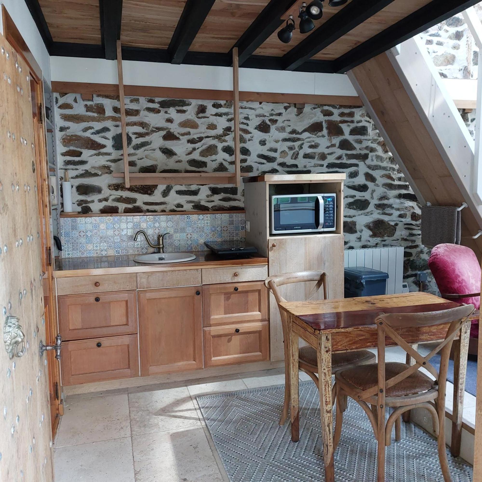Le Vieux Moulin Bed & Breakfast Goudelin Phòng bức ảnh