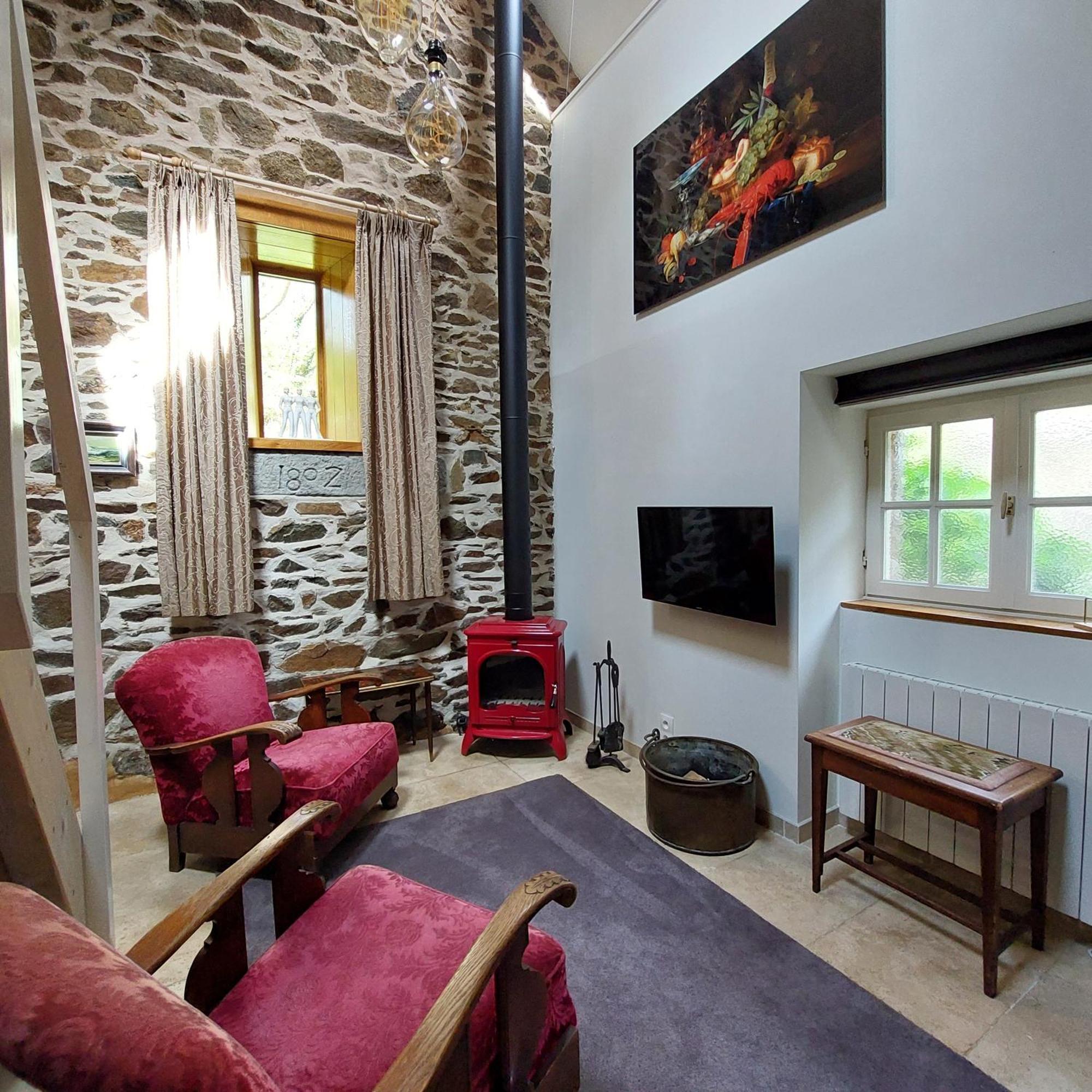 Le Vieux Moulin Bed & Breakfast Goudelin Phòng bức ảnh