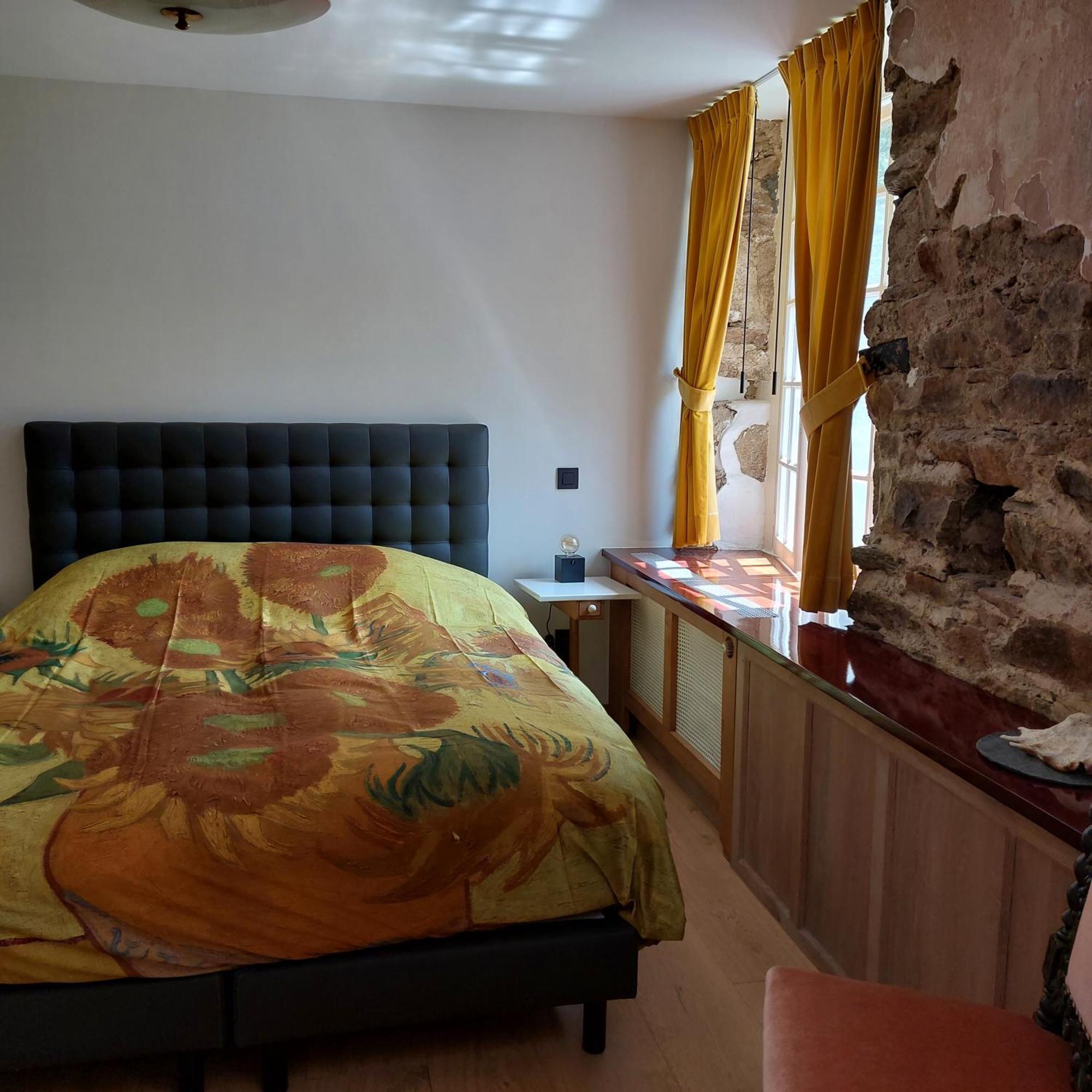 Le Vieux Moulin Bed & Breakfast Goudelin Phòng bức ảnh